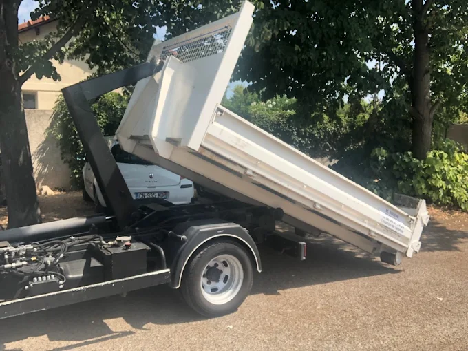 Bennes de l'entreprise John Naveri