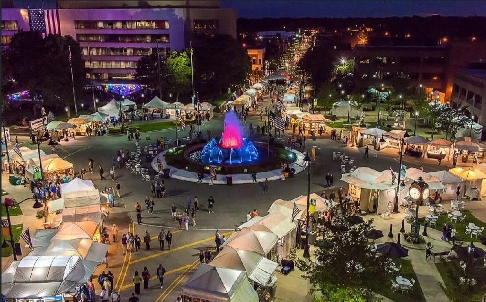 Art On The Square - IL