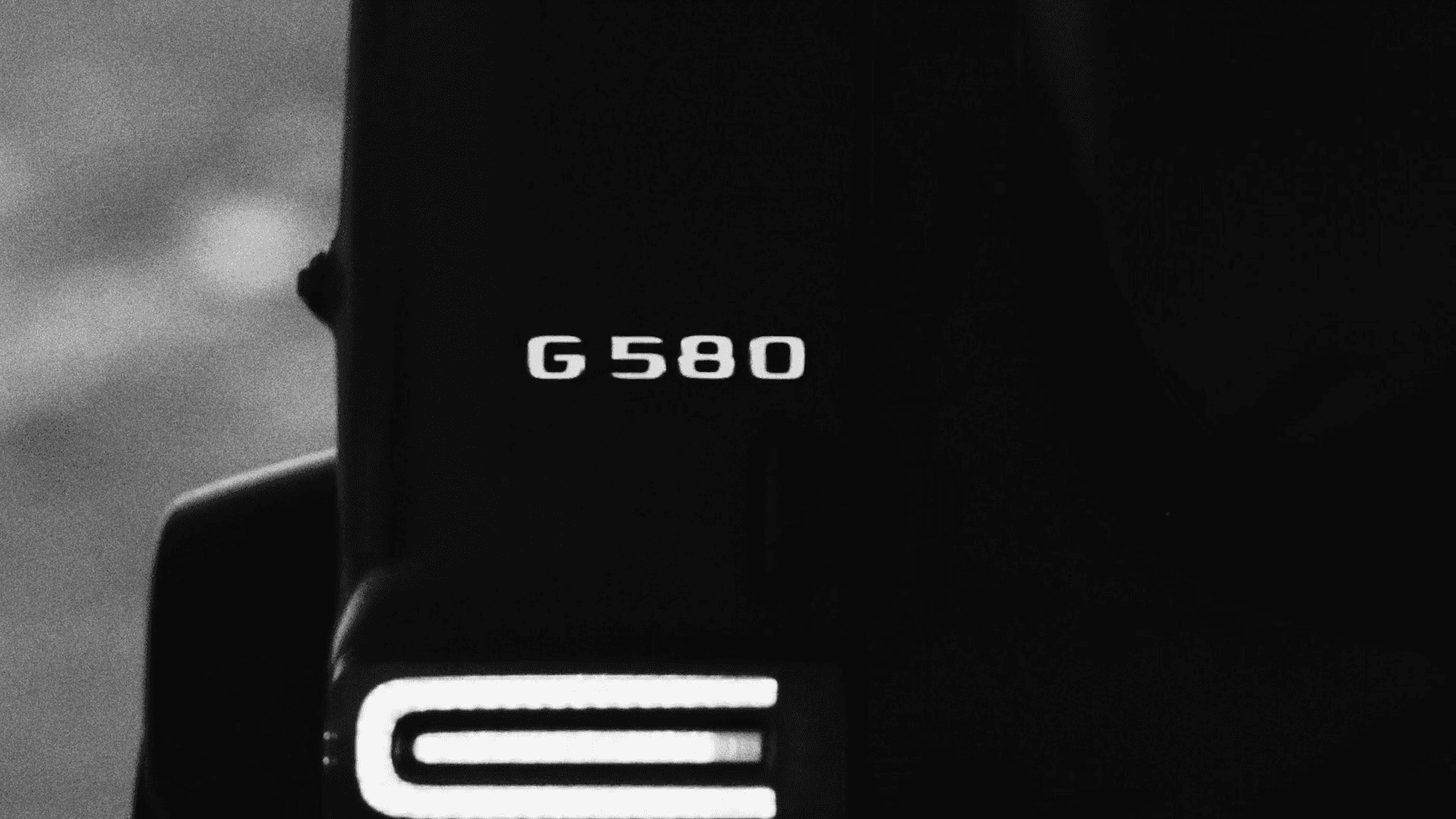 Mercedes-Benz G580 commercial