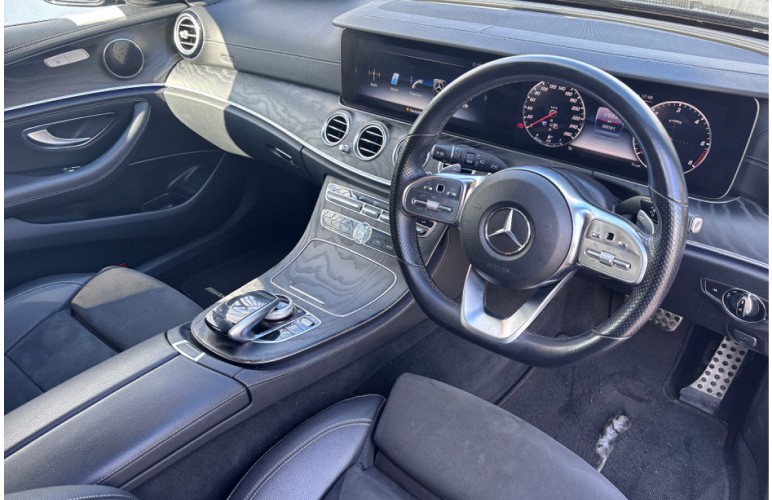 black car steering wheel during daytime