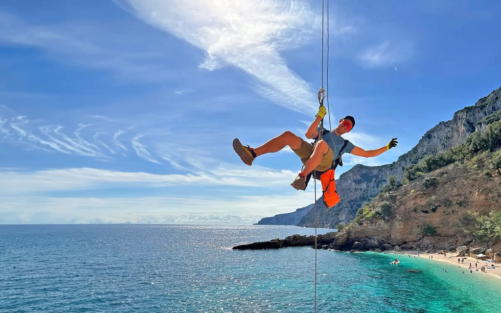Rapellering ned til Portu Mudaloru-buken, Selvaggio Blu | Expa Travel