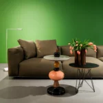 Wij staan bekend om onze kleurrijke interieurs, maar kunnen net zo blij van worden van mooie beige of bruin tinten. Kleur voegen we dan toe door de muur te verven, of het geheel te combineren met een kleurrijke bijzettafel. Kleurt ook nog eens perfect bij de tulpen 😉
#interieur #design #interior #Zeist #Utrecht