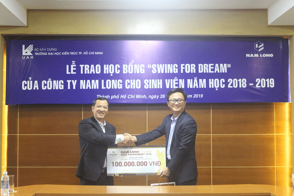 Sinh viên ĐH Kiến trúc TP. HCM nhận học bổng