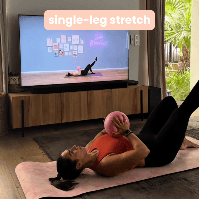Single-leg stretch : exercice pour réduire le diastasis des grands droits