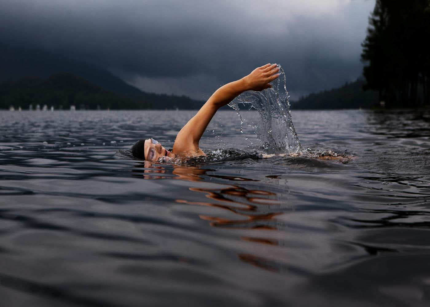 Waterproof smart rings - man swimming in a lake