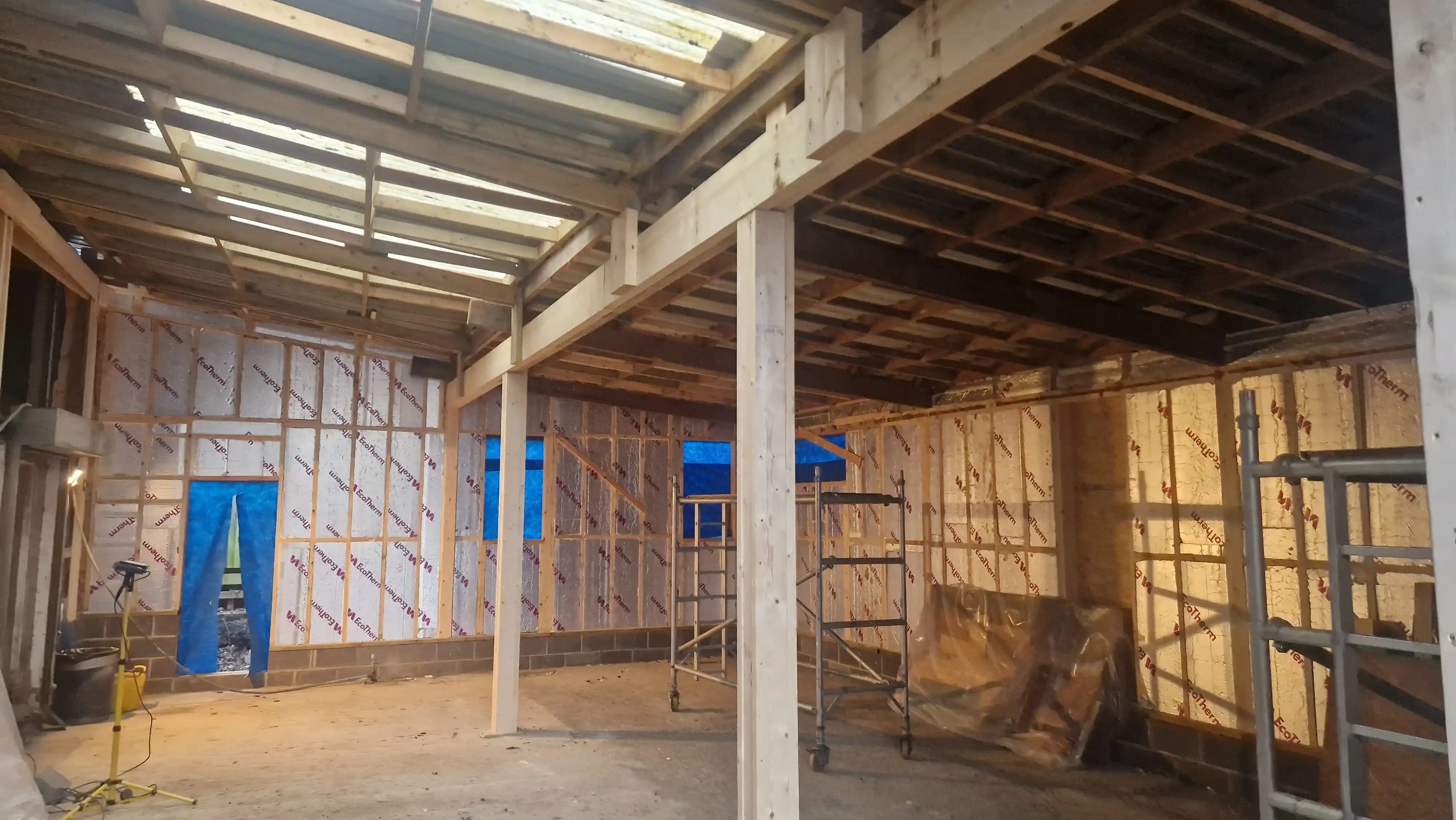 Workshop metal roof without spray foam insulation