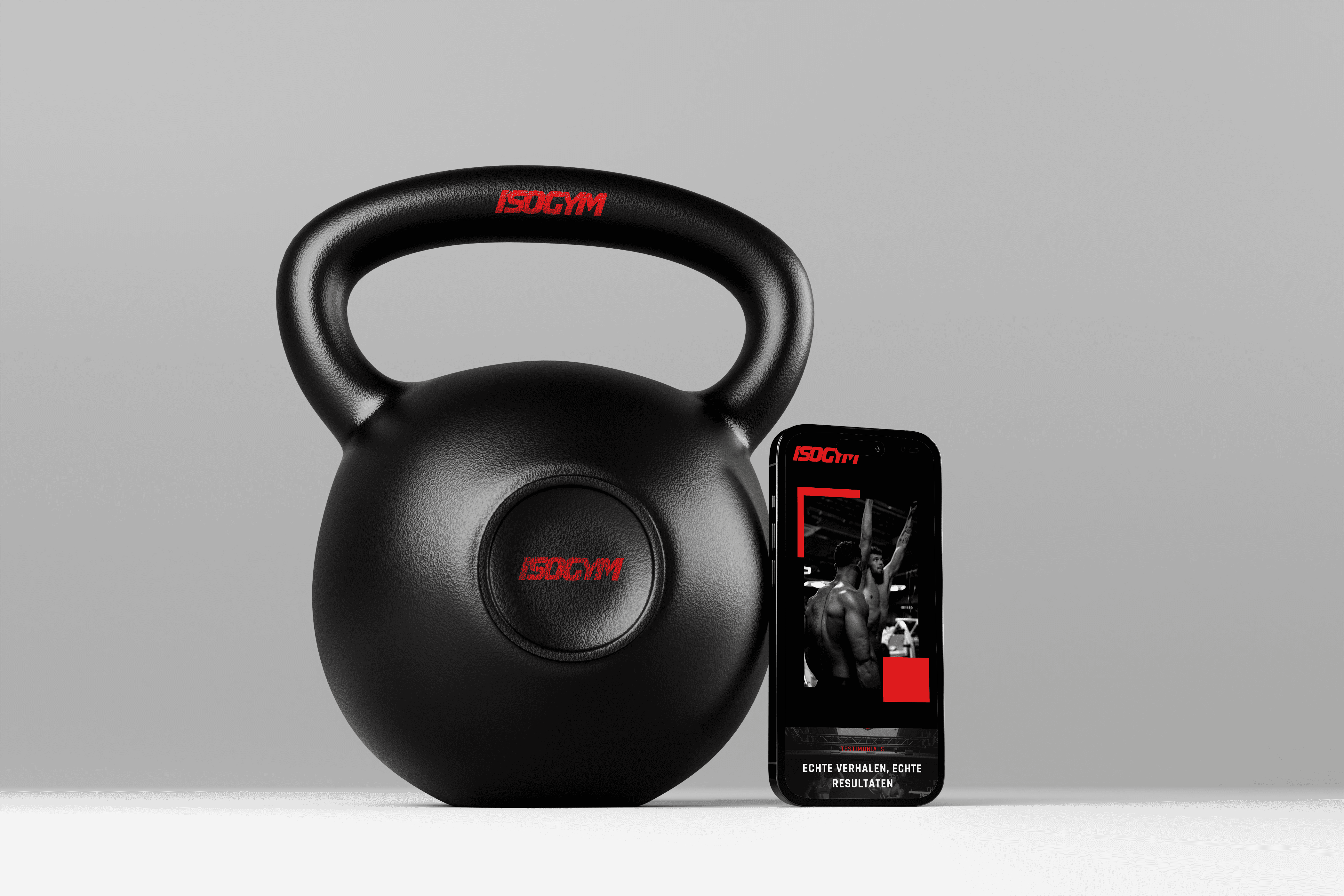 Een kettlebell met de ISOGYM Izegem Rode Logo en Een iPhone 15 mockup van de ISOGYM Izegem Website homepage