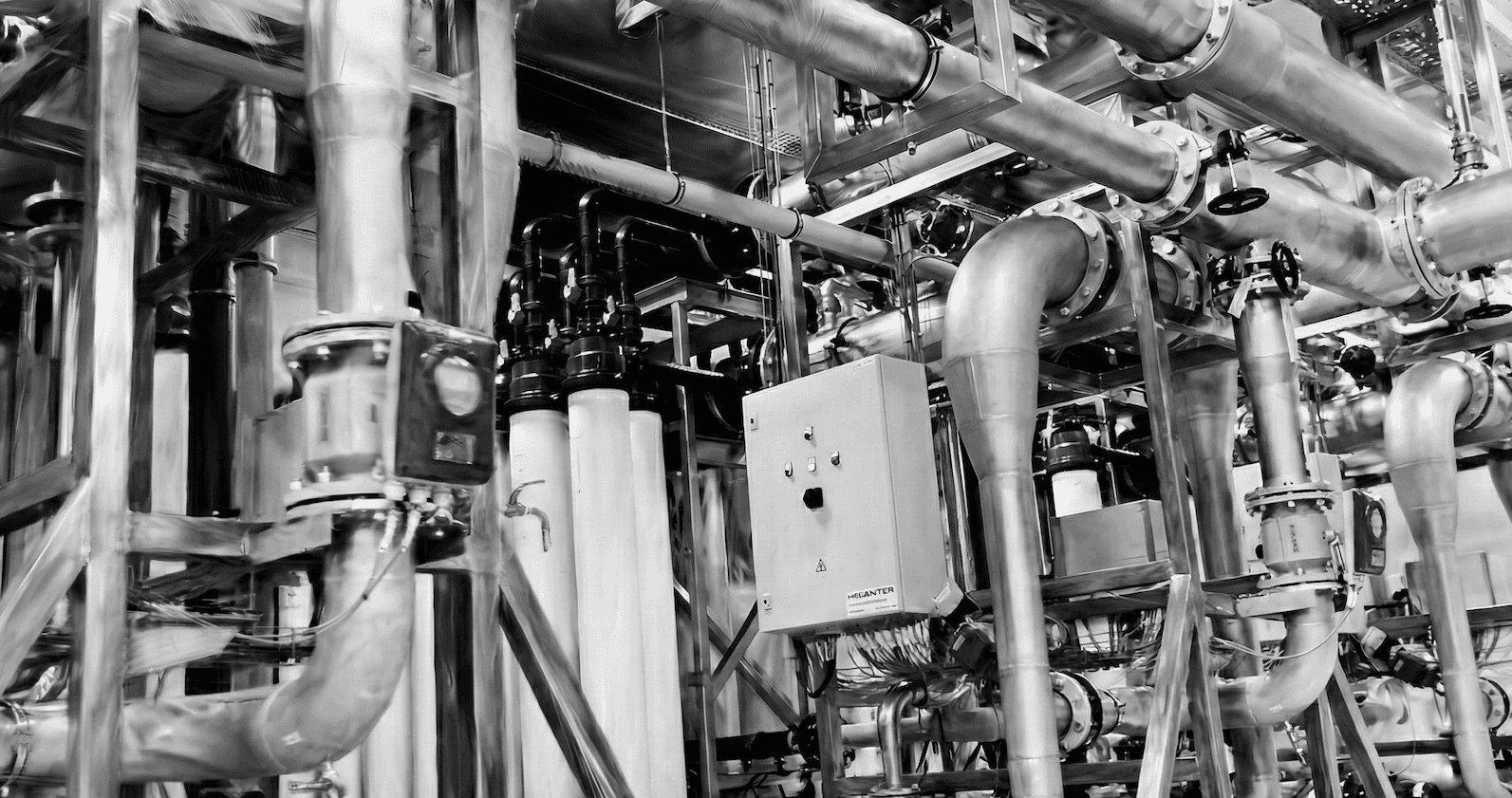 Integration performance stats for Nuvio, Klyra, and Veltix with percentage changes.