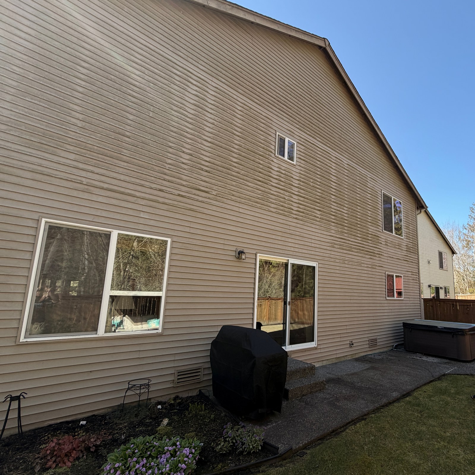 Before: two-story siding soft wash in Marysville, WA