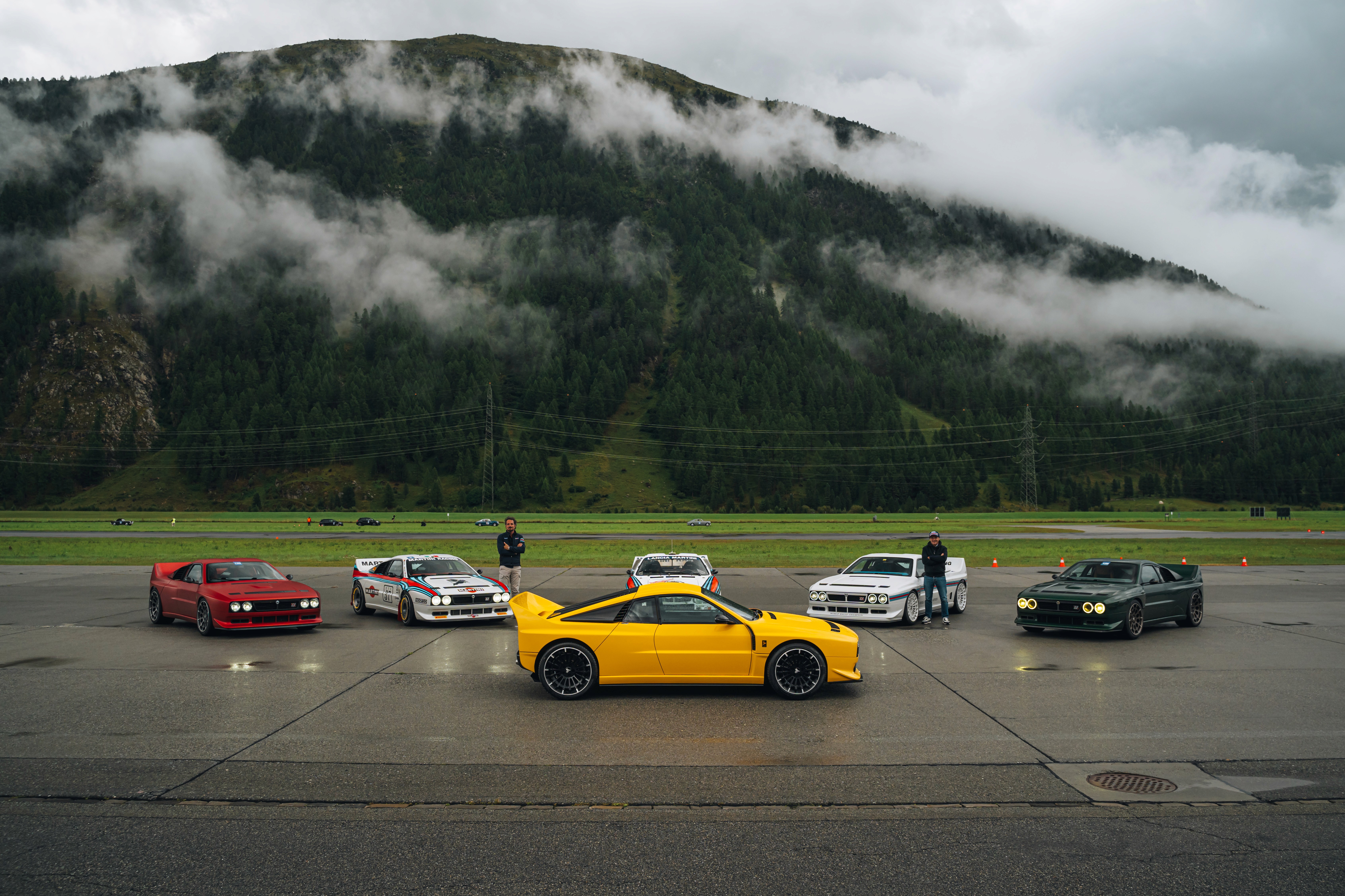 lancia kimera 037 parcheggiate in engadina con panorama montagna