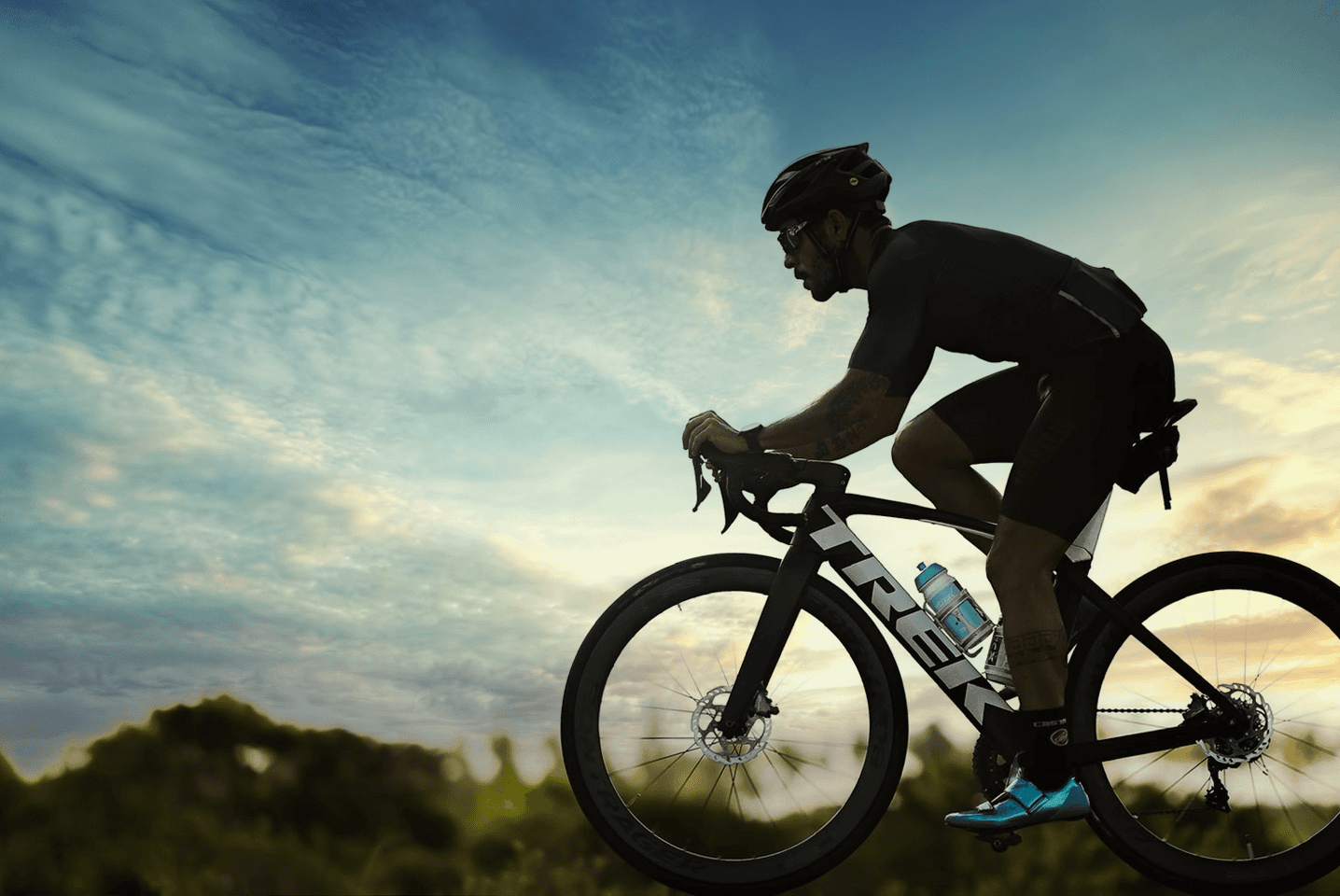 Dynamic picture of a cyclist riding downhill