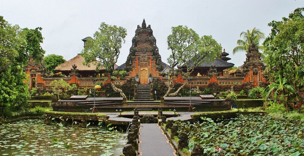 Majestic water temple in Gianyar. Our real estate agency helps you find homes near Bali’s top cultural landmarks.