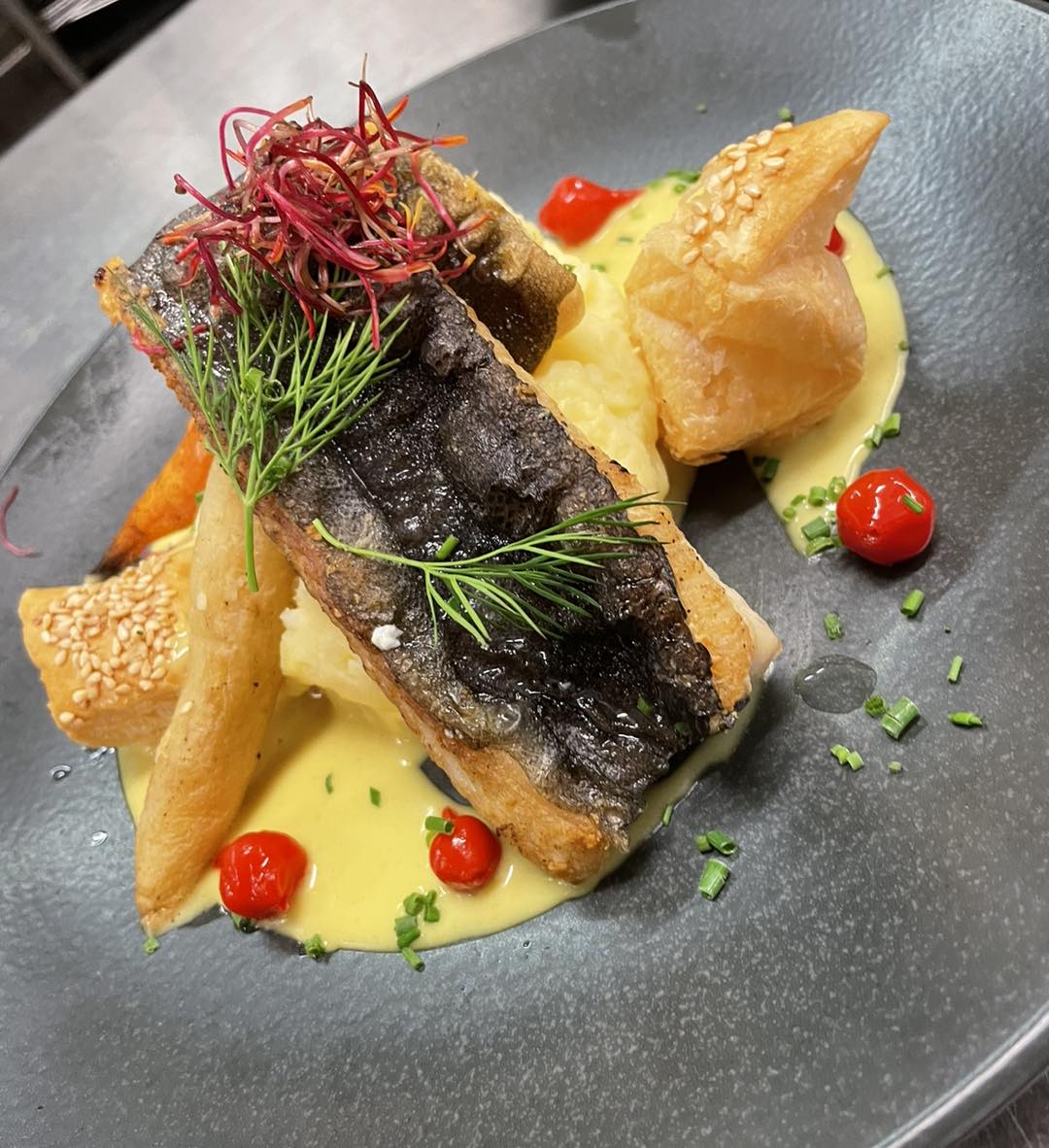 Plat gastronomique servi lors d’un déjeuner d'affaires à l’Hôtel & Spa Les Alizés.