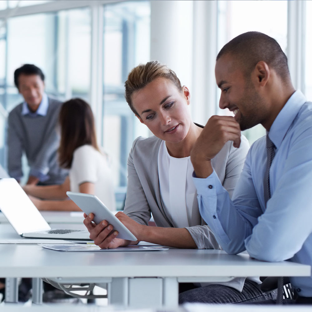 Menschen am Schreibtisch