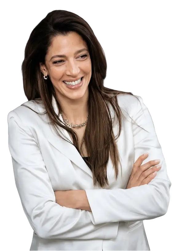 Portrait souriant de Maître Shérazade Trabelsi Chouli, avocate fondatrice de STC Avocat.