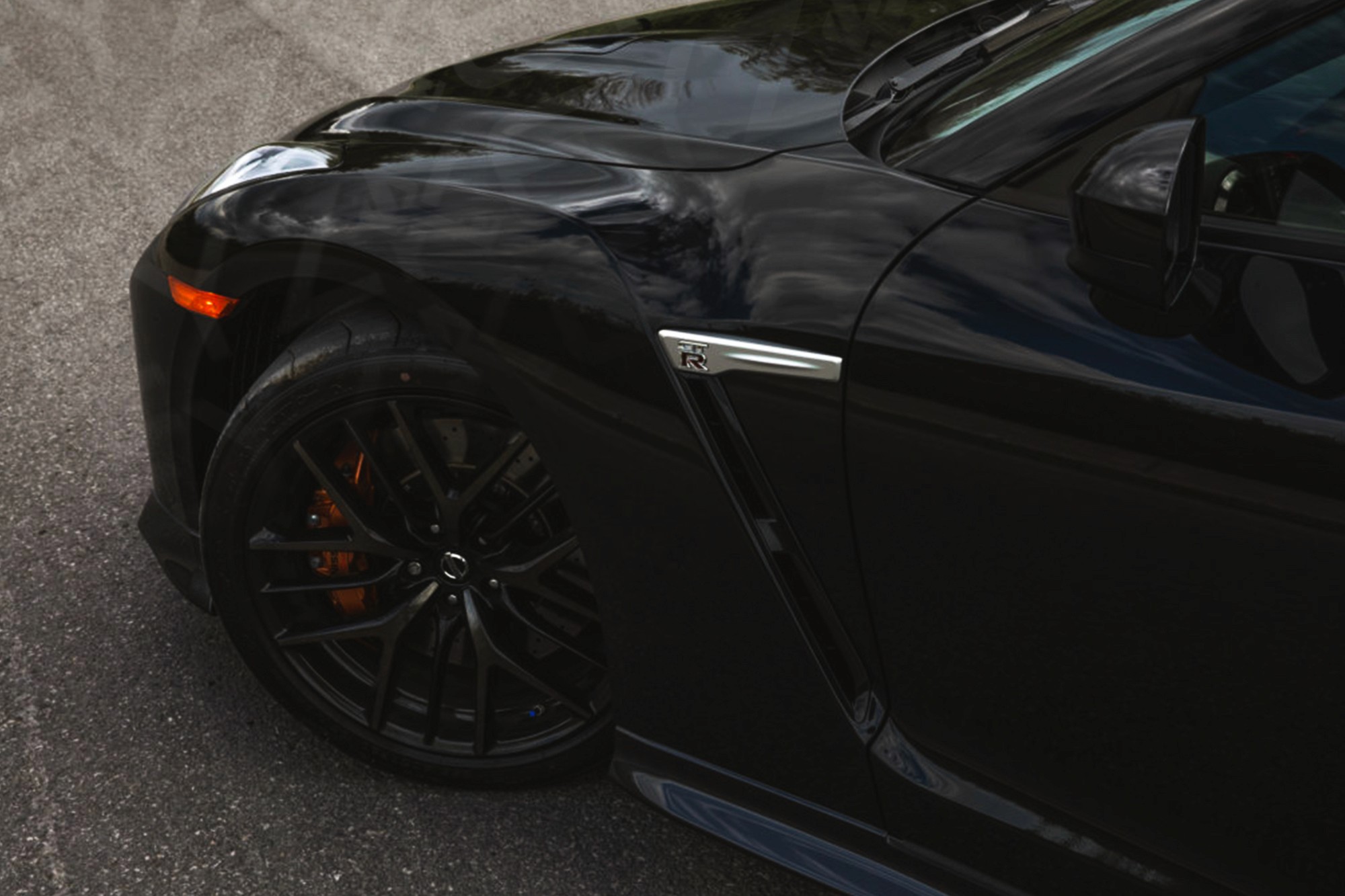 Vue extérieure arrière Nissan GTR Noir – Location Sportive à Dubaï | Keyz Rent