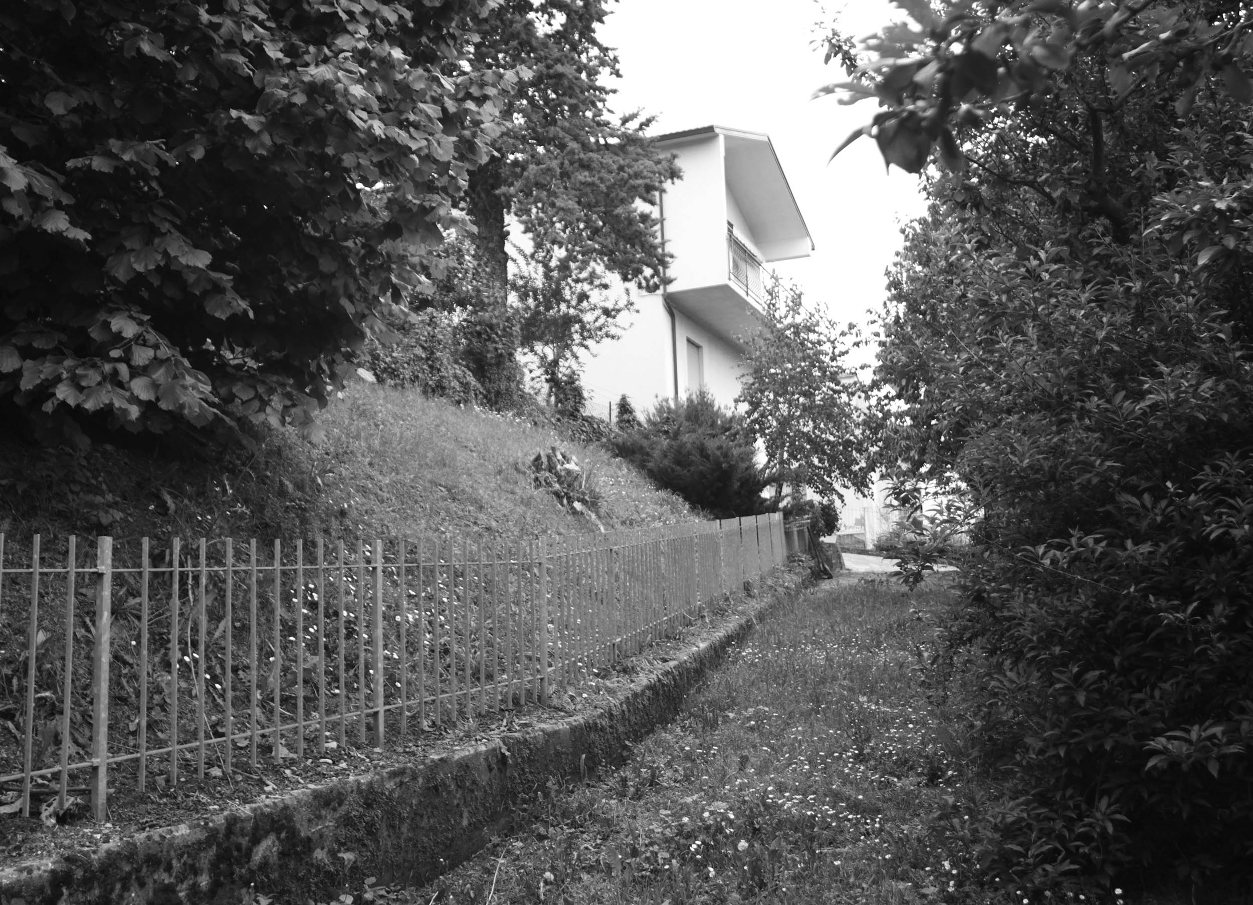 Small workshop with a metal table in the middle