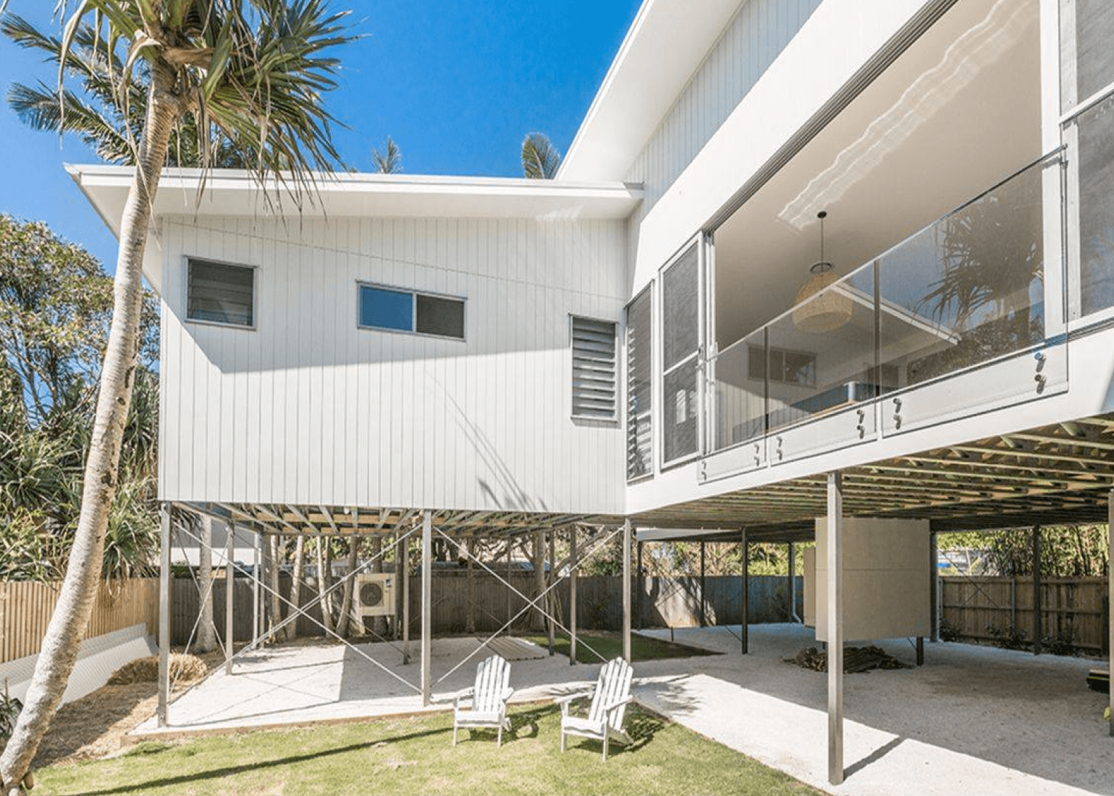 Sunshine coast exterior paint job on million dollar house by smooth lines painting