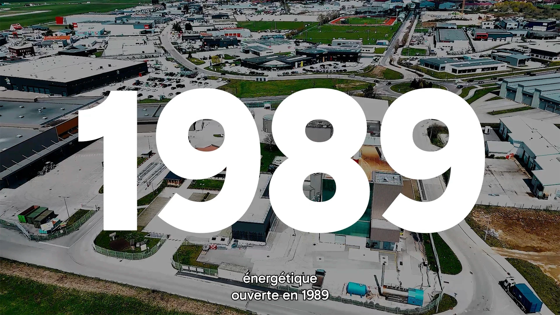 Vue aérienne de l’UVE Préval avec la date 1989