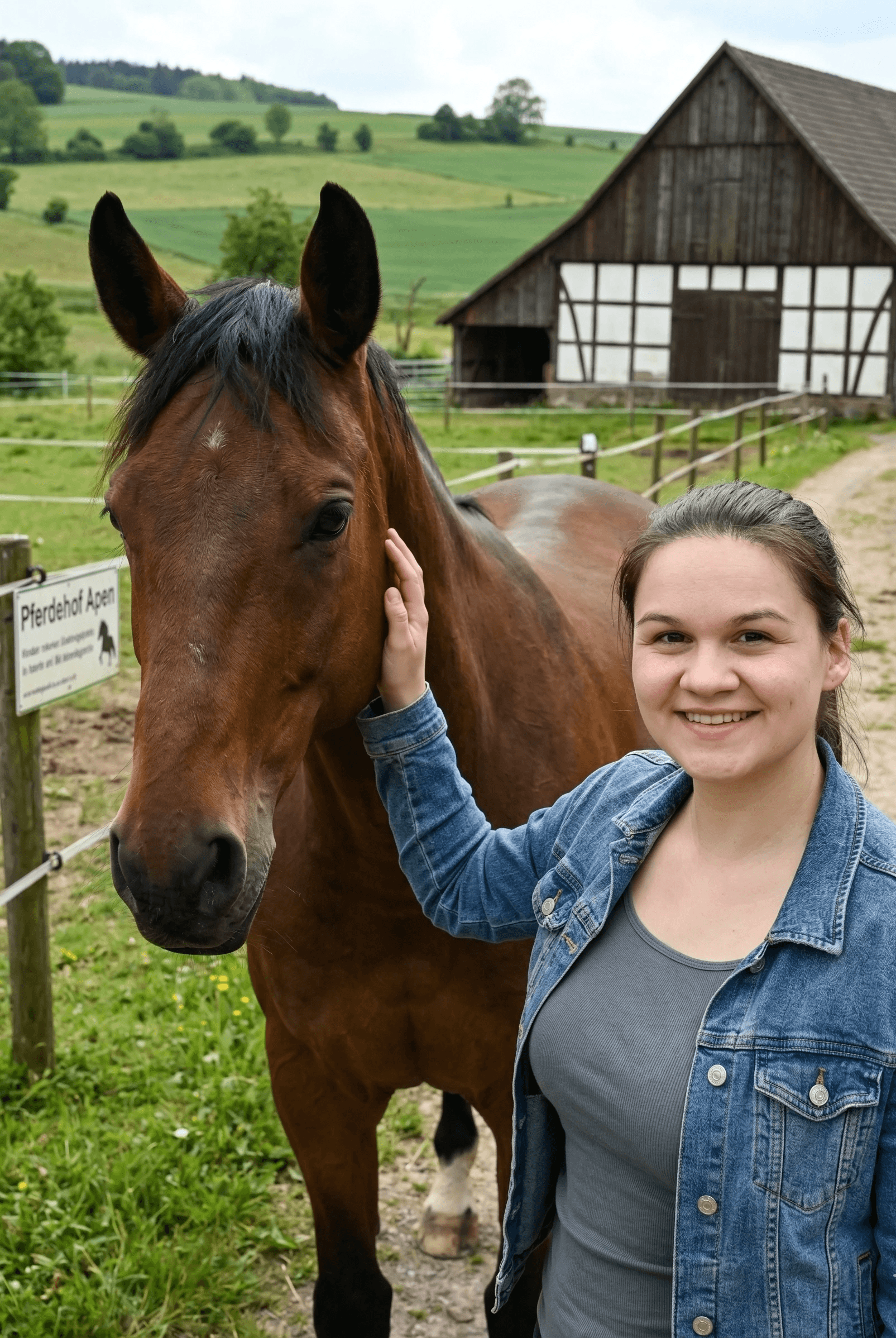 Anna, Dressurreiterin aus Berlin, nutzt ManeMap für tägliche Pferdepflege