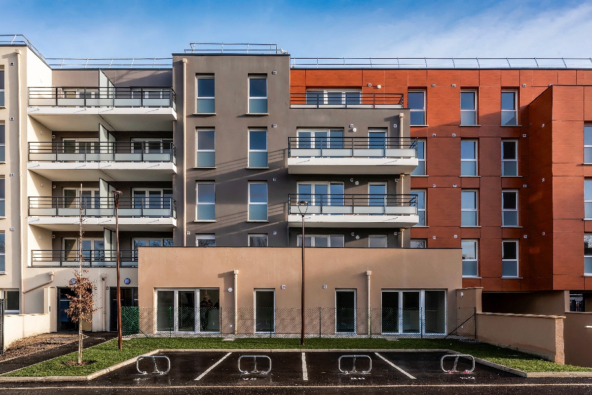 Façade immeuble béton et brique moderne — photographe architecture Lille Nord | Anteale Yann Manac’h
