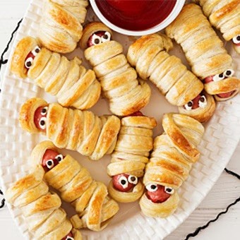 Halloween tips: sausage roll mummies