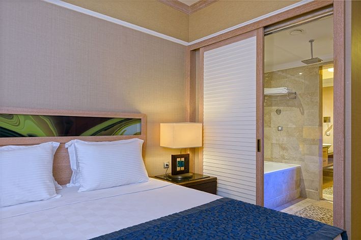 Deluxe Family Side Sea