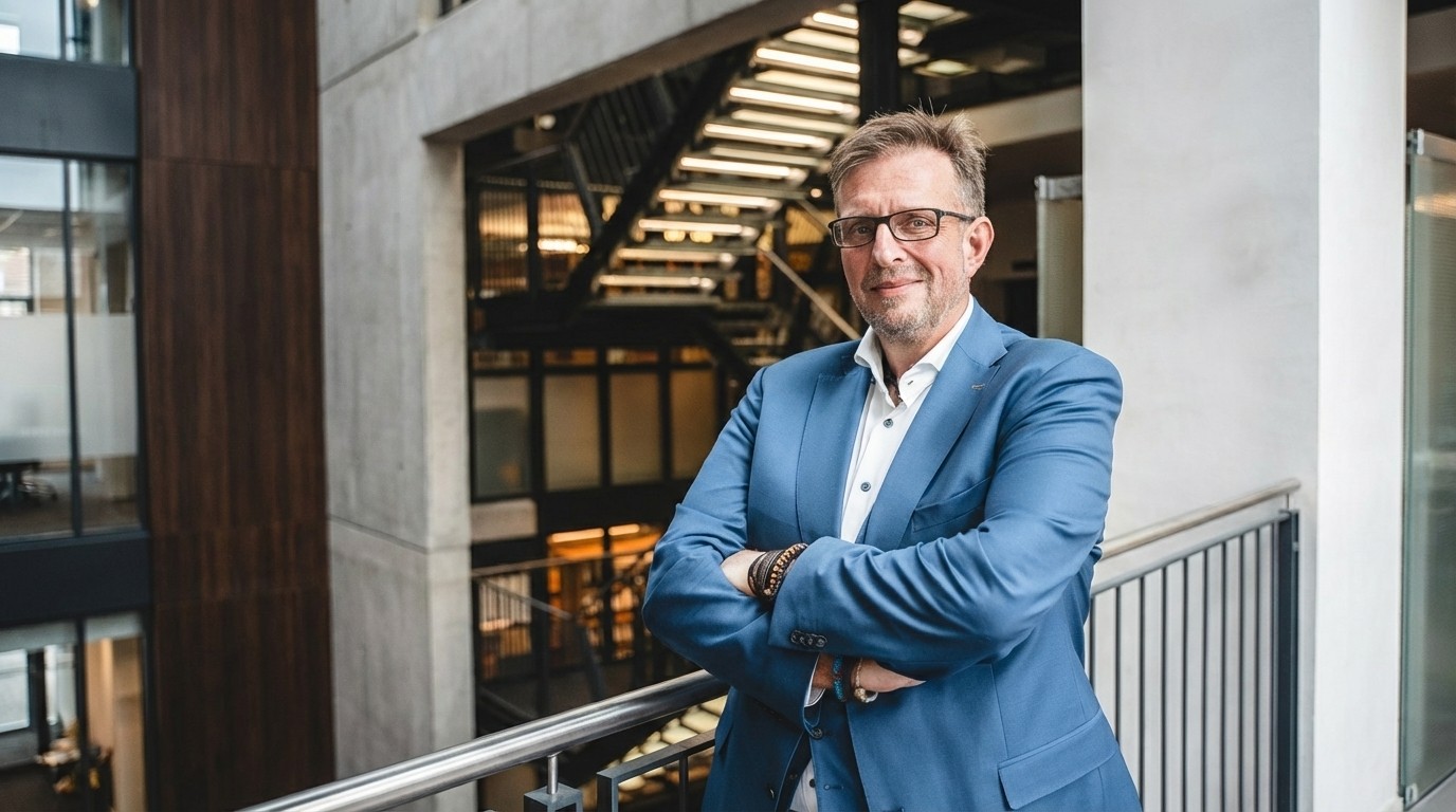 Dynamic picture of a cyclist riding downhill