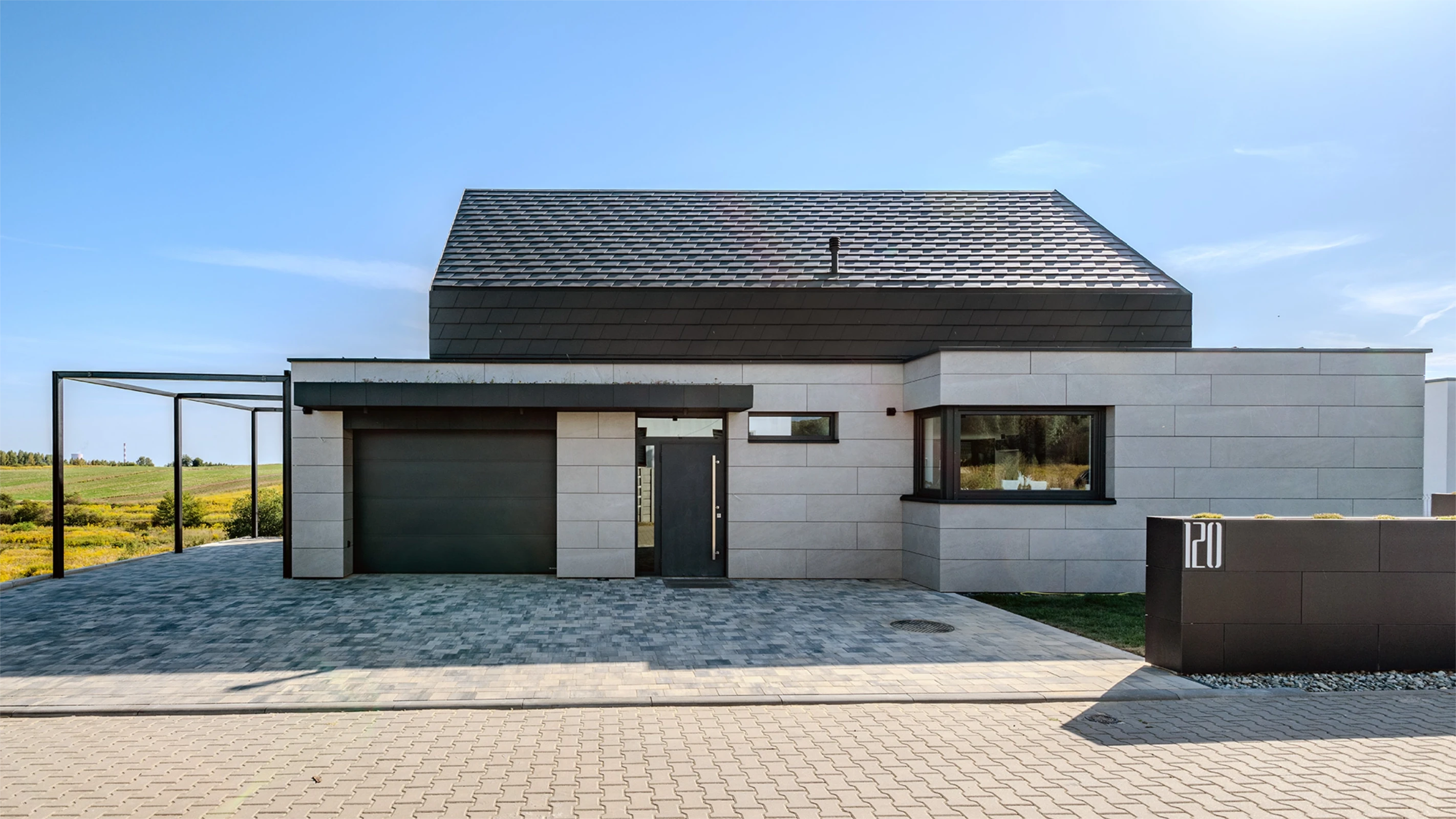 Nowoczesny dom jednorodzinny na skarpie