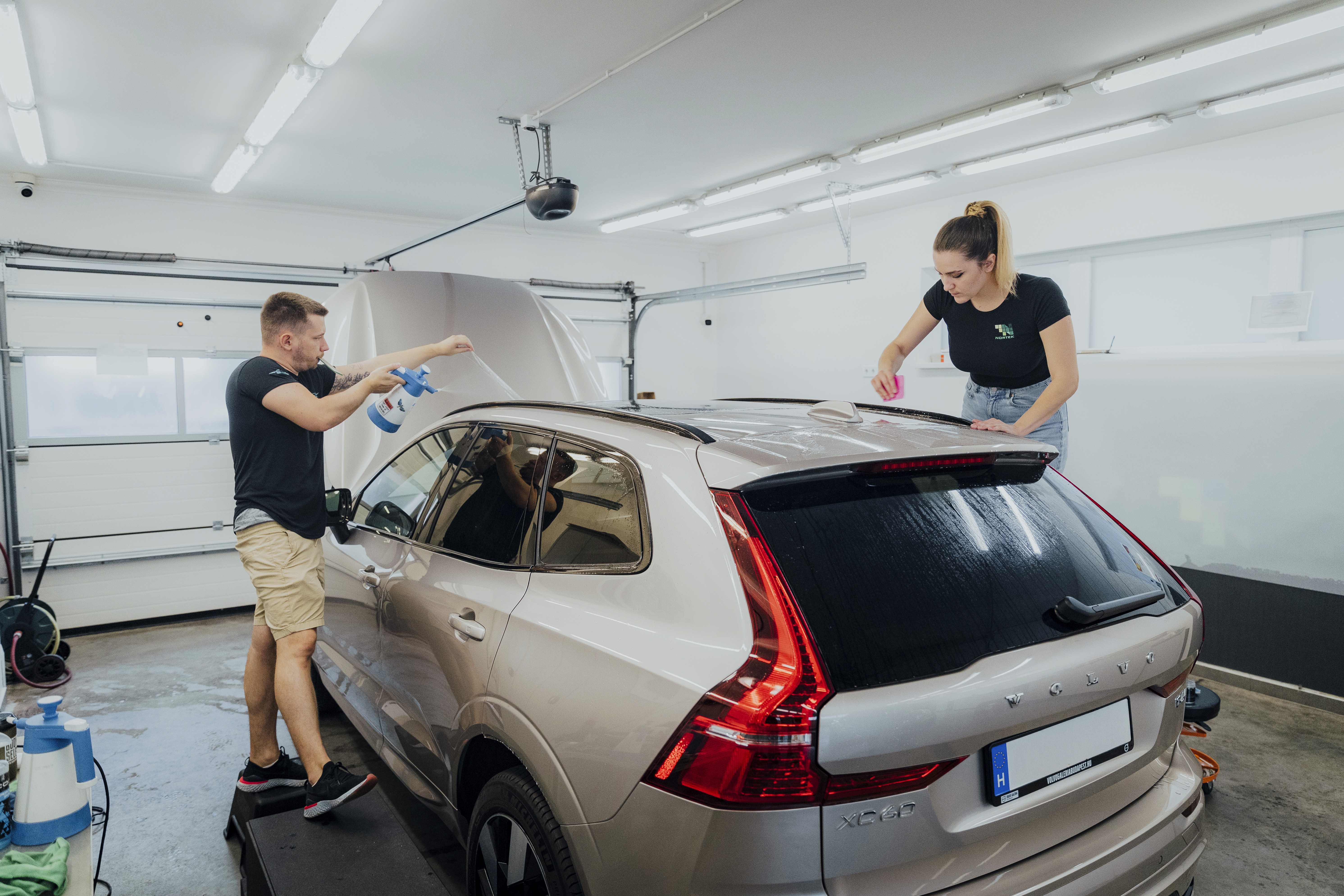 Volvo XC60 karosszériavédő fóliázása tiszta, átlátszó fóliával