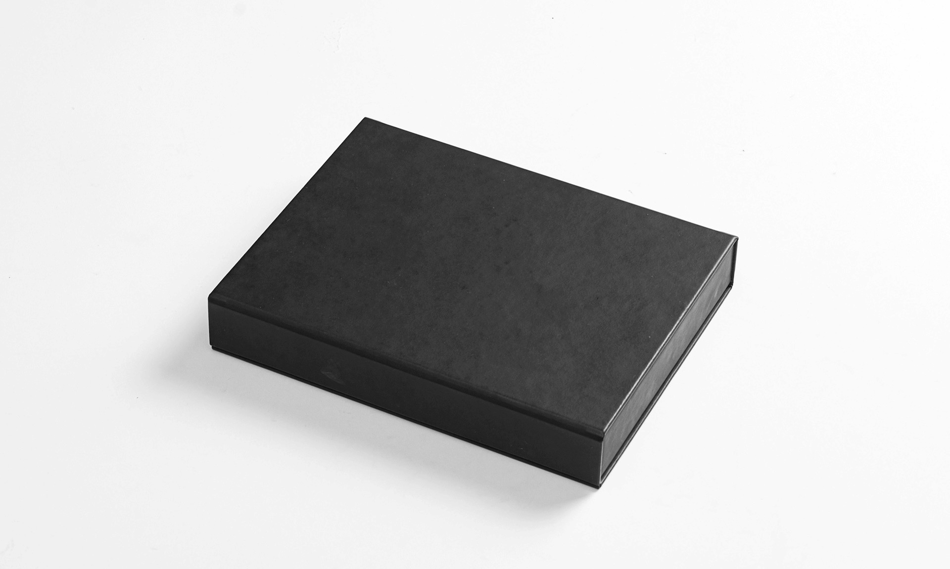 Custom corporate gift set with credit card display and journal