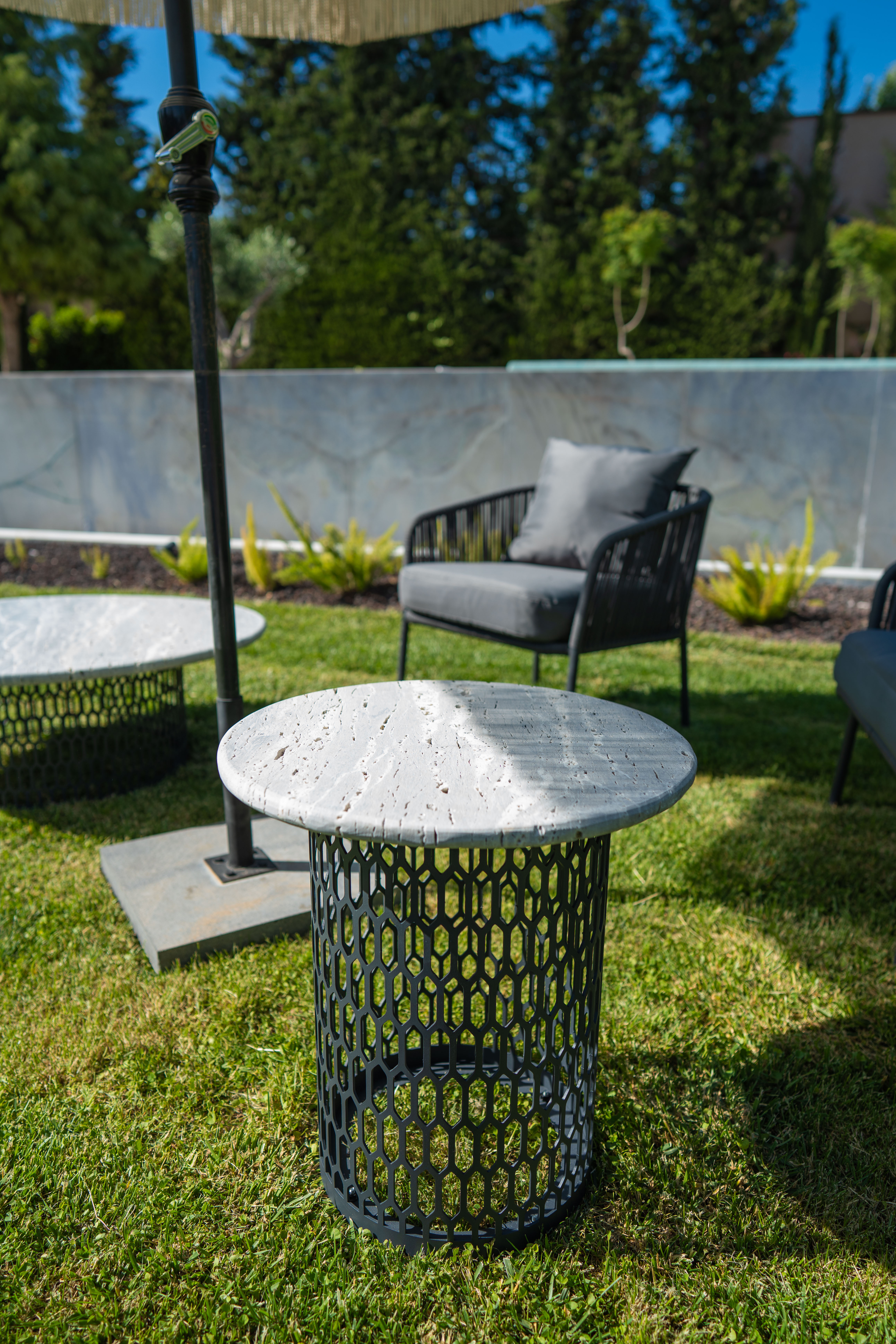 An scene of a lounge chair