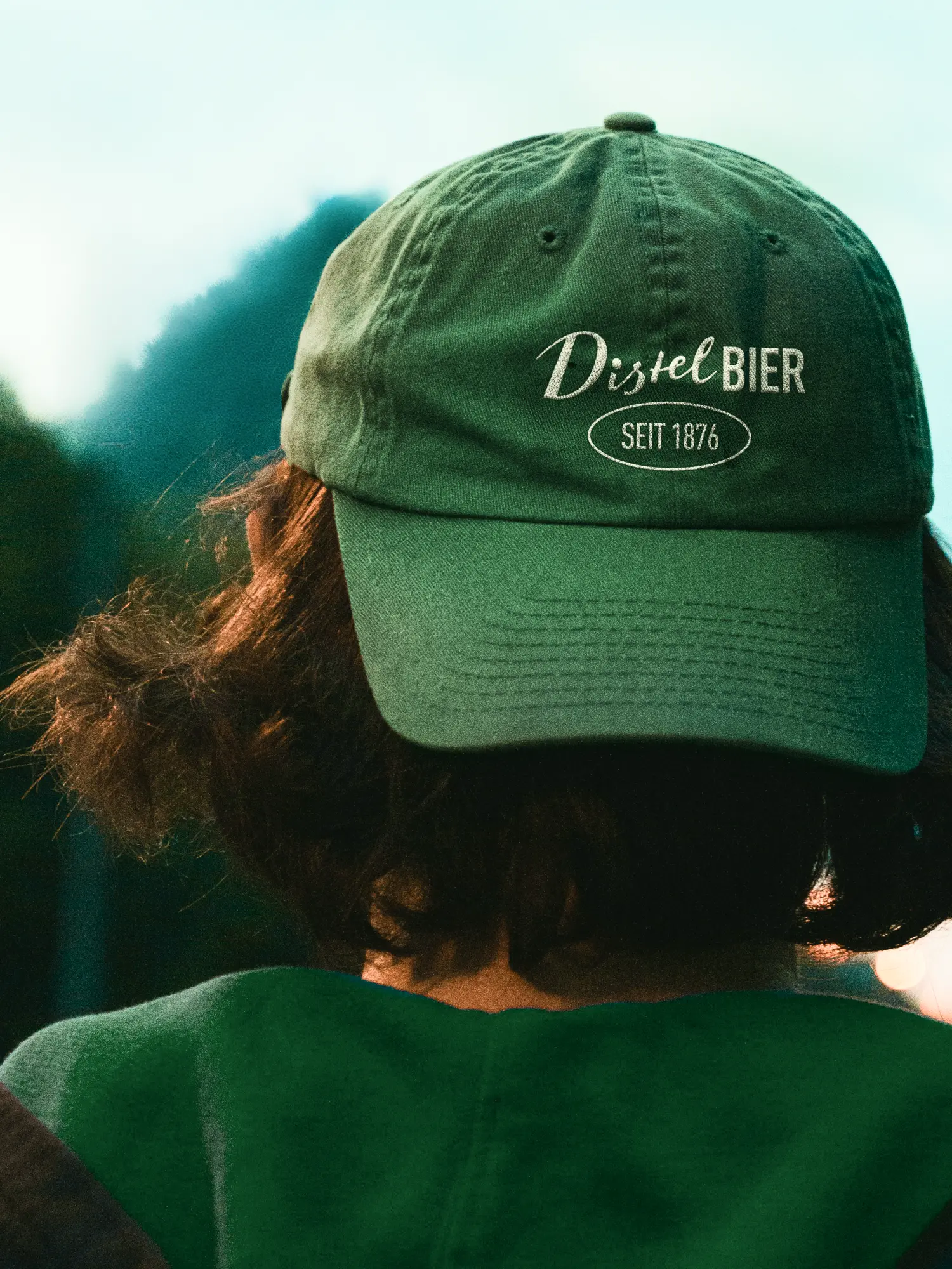 Grüne Kappe mit Stickerei „Distel Bier seit 1876“