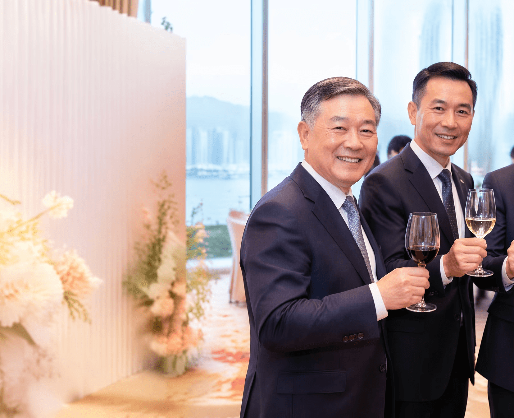 BW Event 360 專業統籌的企業慶祝活動,嘉賓於典雅酒店會場舉杯祝酒。
