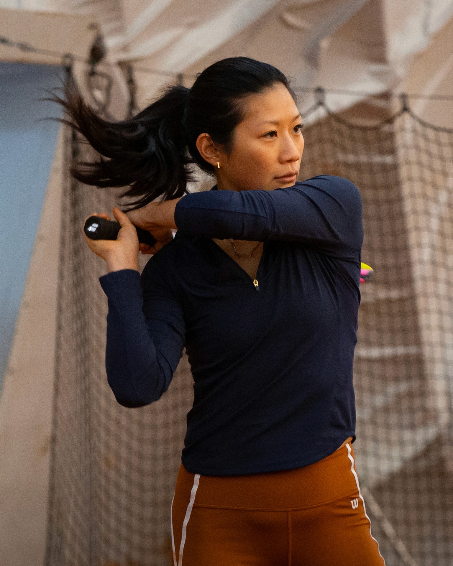 Tenniscamp Neujahr Teilnehmerin bei der Rückhand