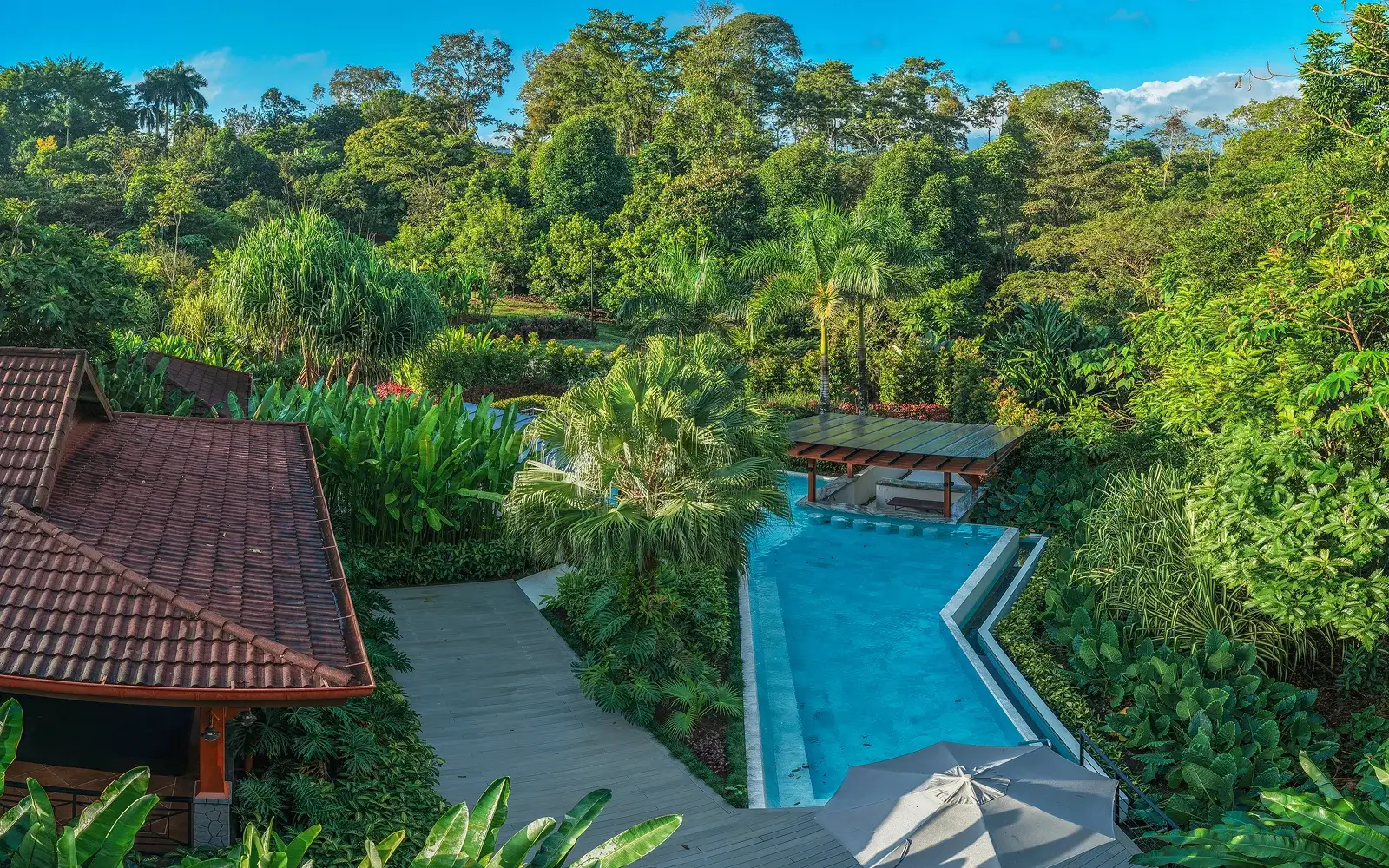 The communal pool and Club Cabana