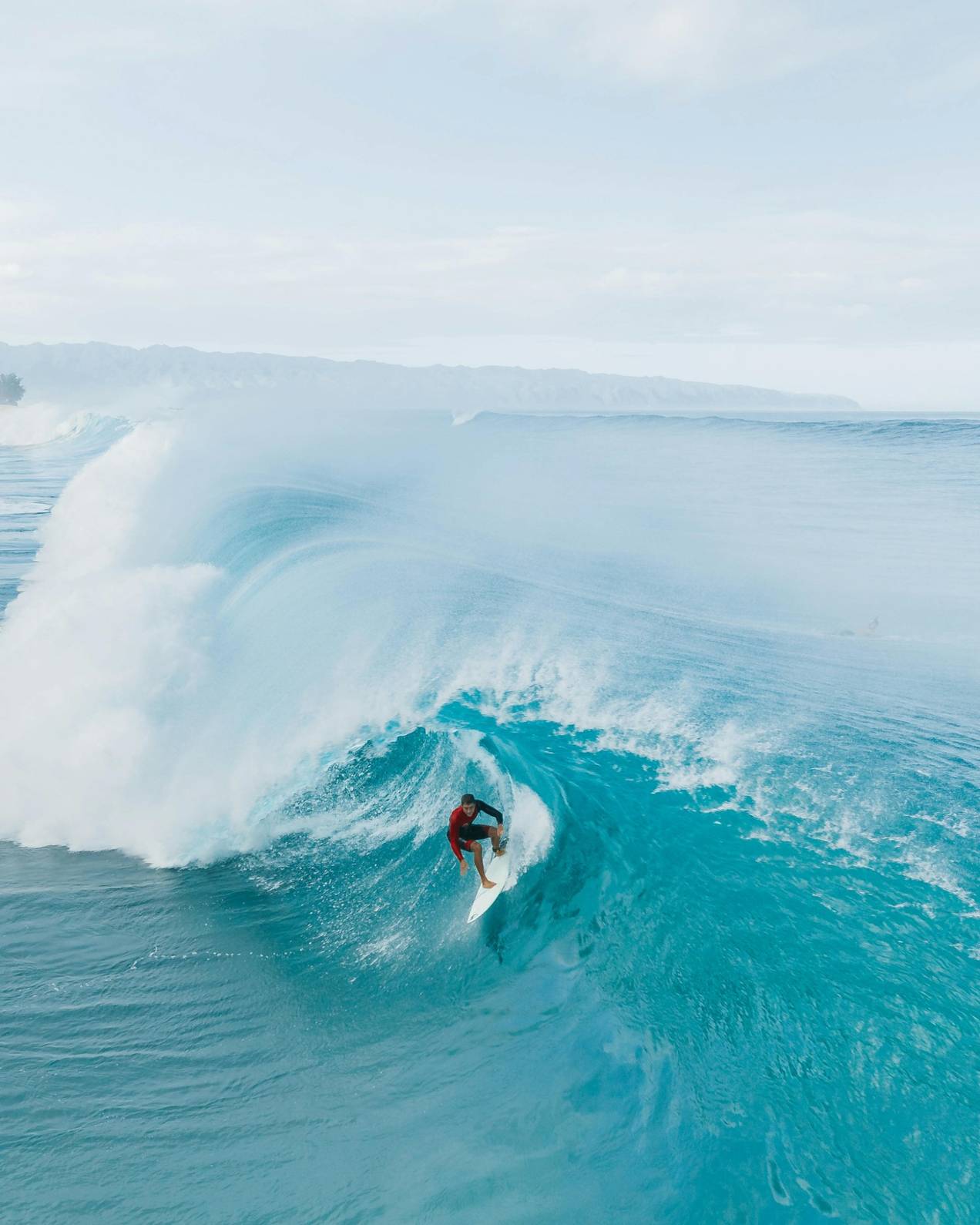 Aerial view of powerful breaking waves with white sea foam — surfboard rental in North America