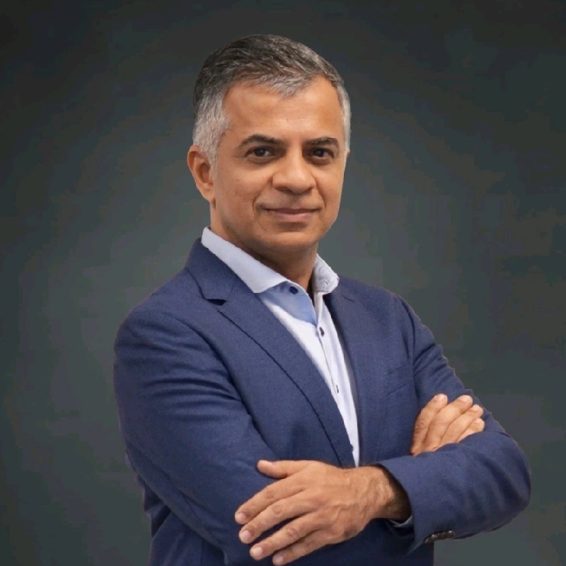 Portrait of Daniel Hayes, founder of EarlyBird.