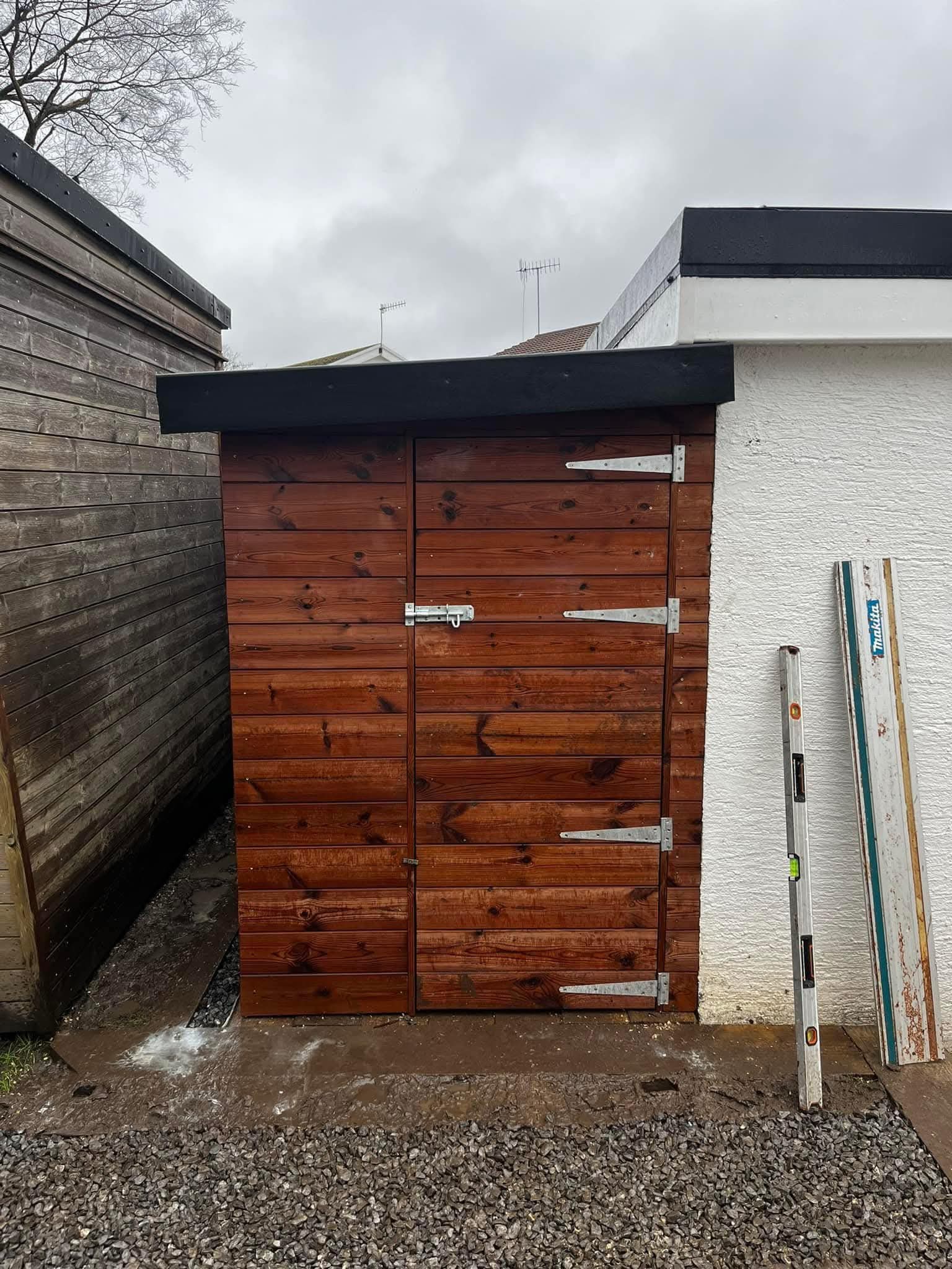 LOS outdoor shed