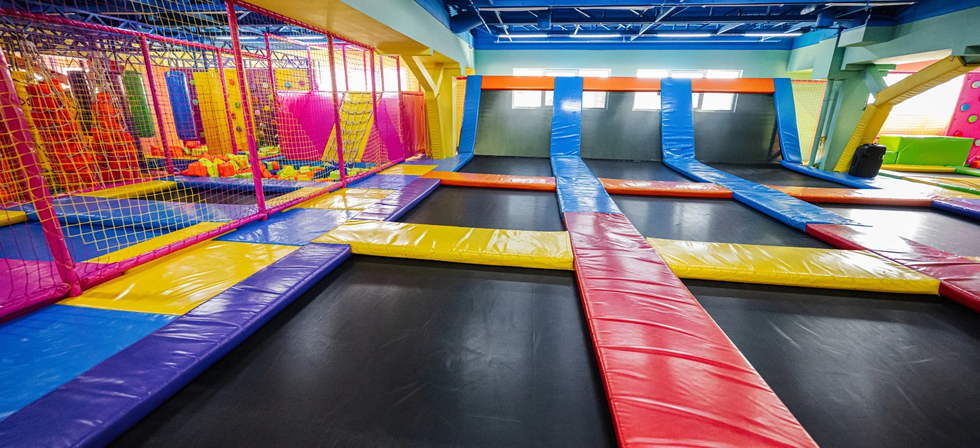 Salle de jeu trampoline