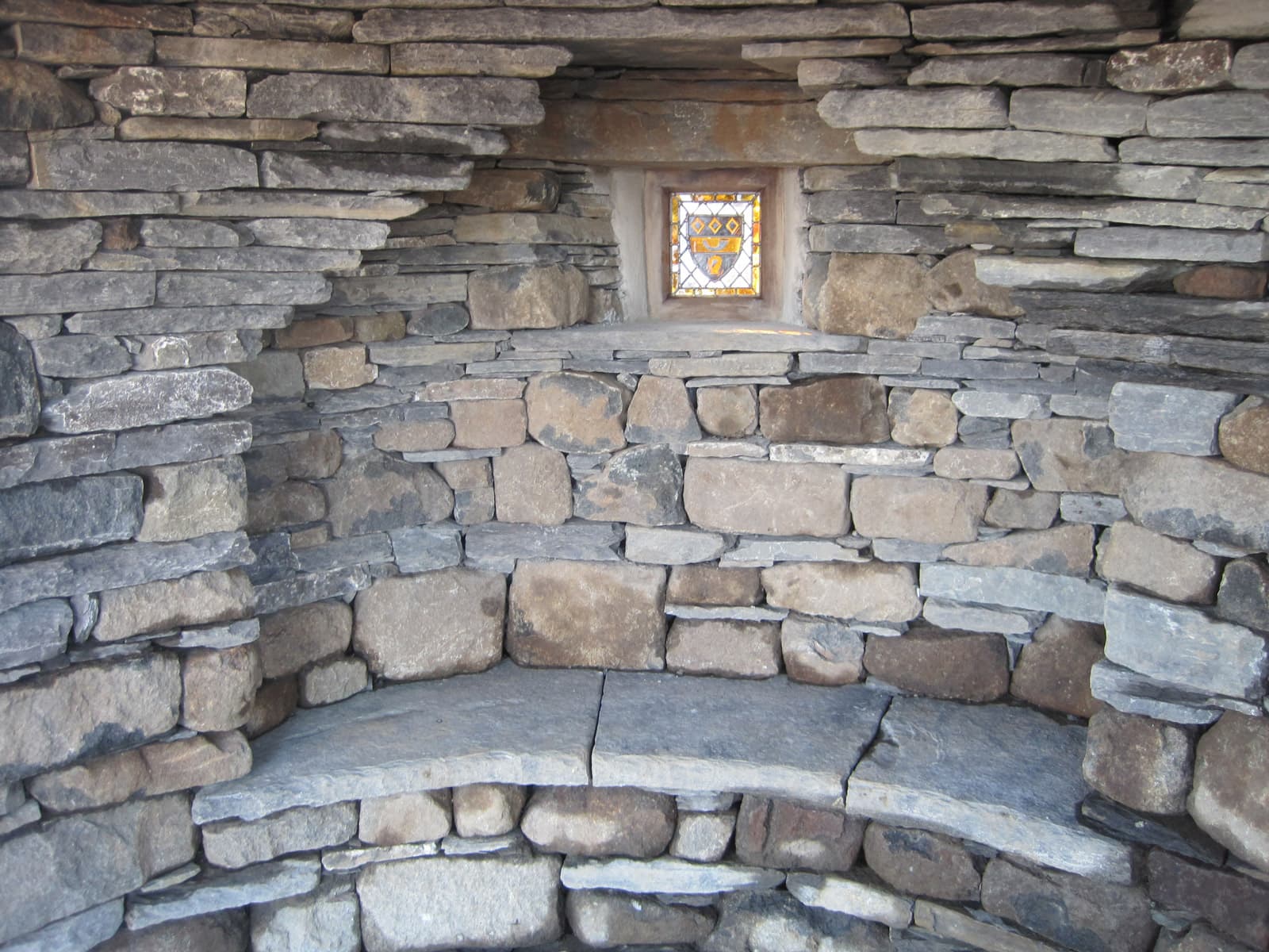 Trockenmauerkunstwerk Raum von Andrew Loudon