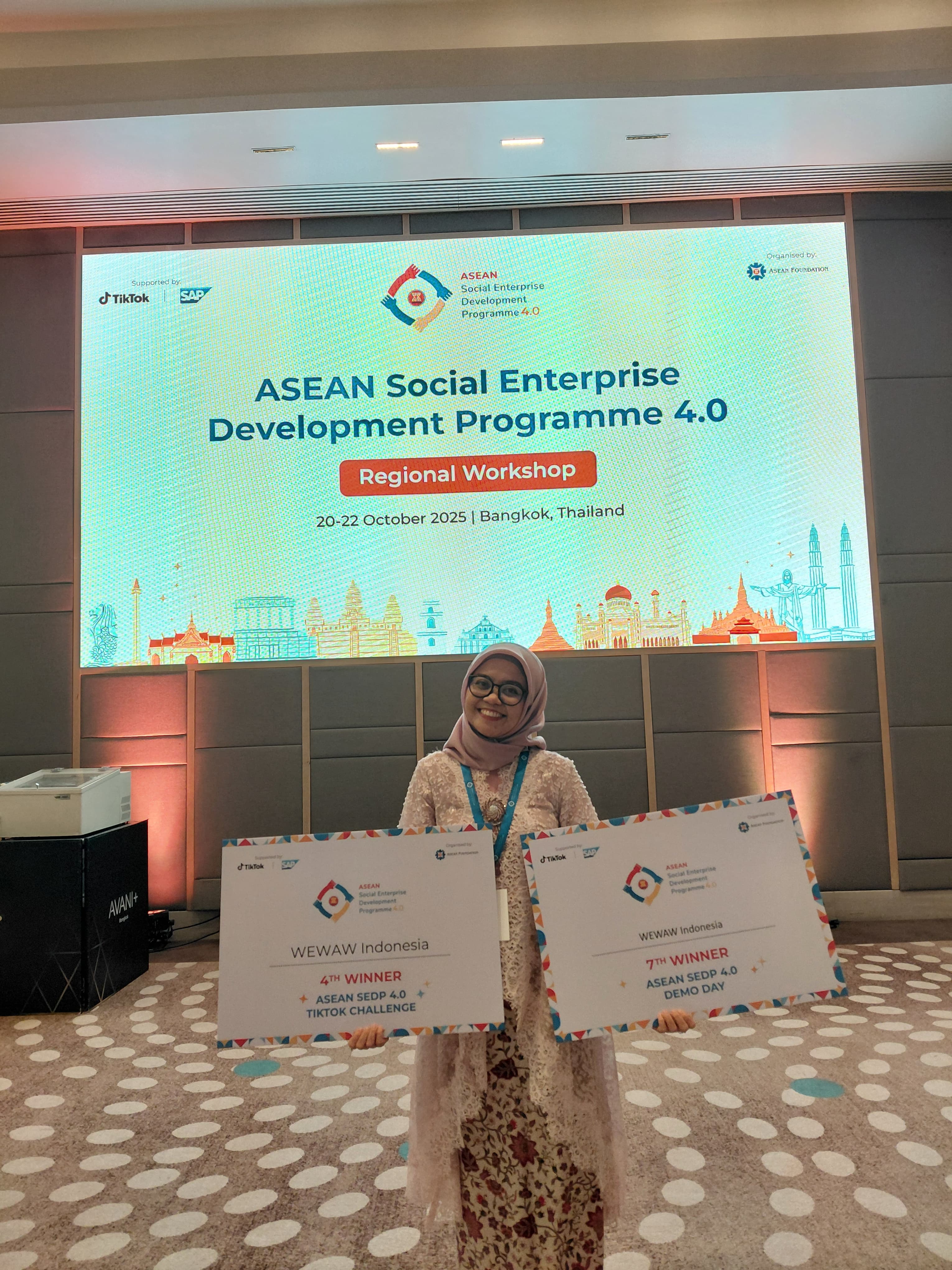 Octaviniant Aspary-Esvy-Co Founder-WEWAW-ASEAN Social Enterprise Development Programme 4.0-ASEDP 4.0-Bangkok-Thailand-Winner-Tiktok Challenge-Demo Day
