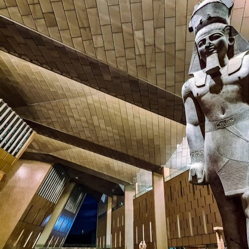 Objevujte starověký Egypt s prohlídkou s průvodcem v Grand Egyptian Museum v Káhiře, největším archeologickém muzeu na světě.