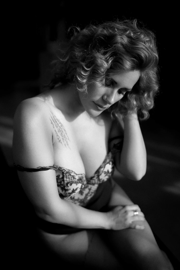 Luxurious boudoir photography in Solothurn, Switzerland by Ramona Fotografie.