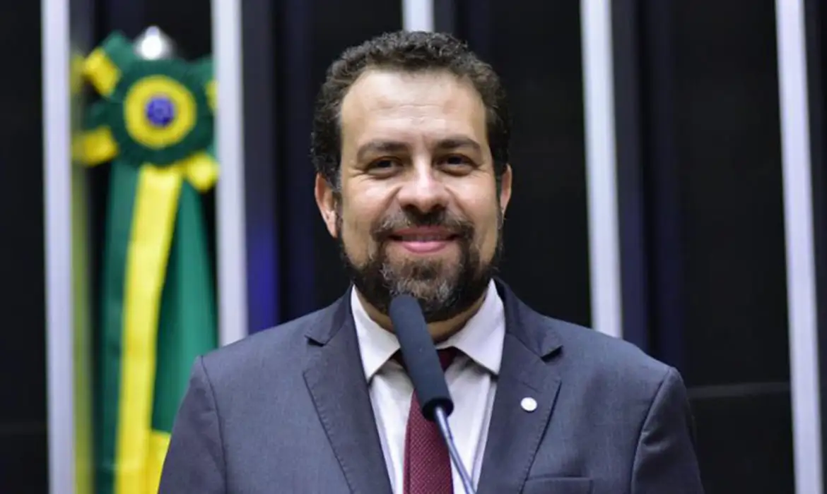 Guilherme Boulos na tribuna da Câmara dos Deputados