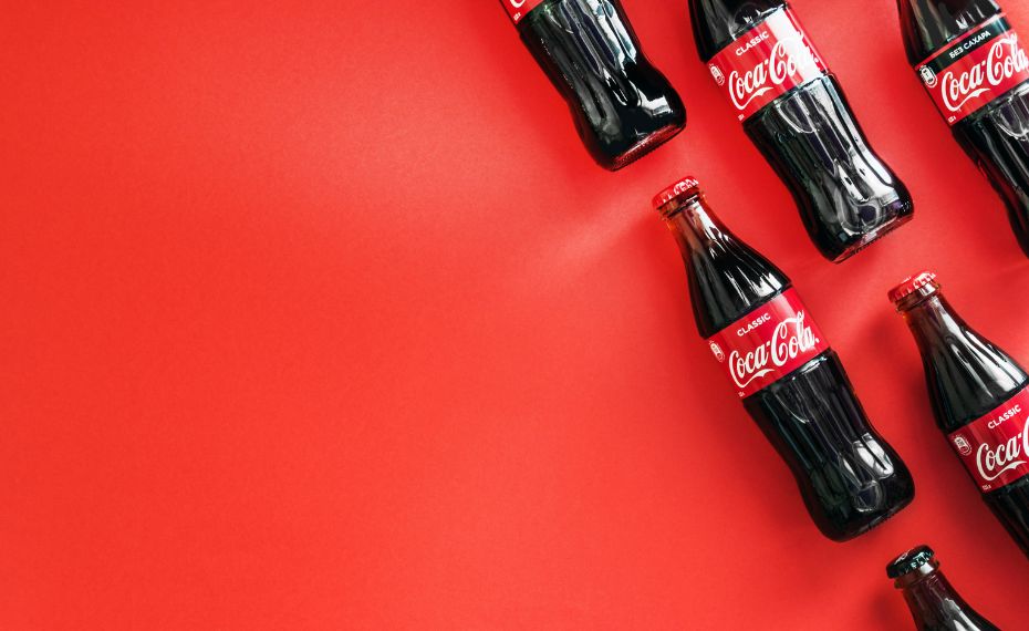 Coca-Cola exalta legado das garrafas de vidro em nova campanha