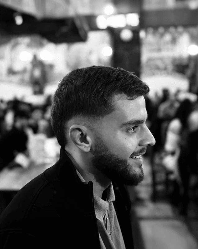 man in black crew neck shirt