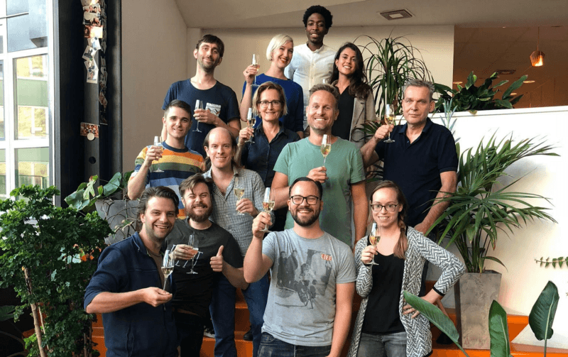 1_VQoJuo1IhLIrAyWY5q3U-g