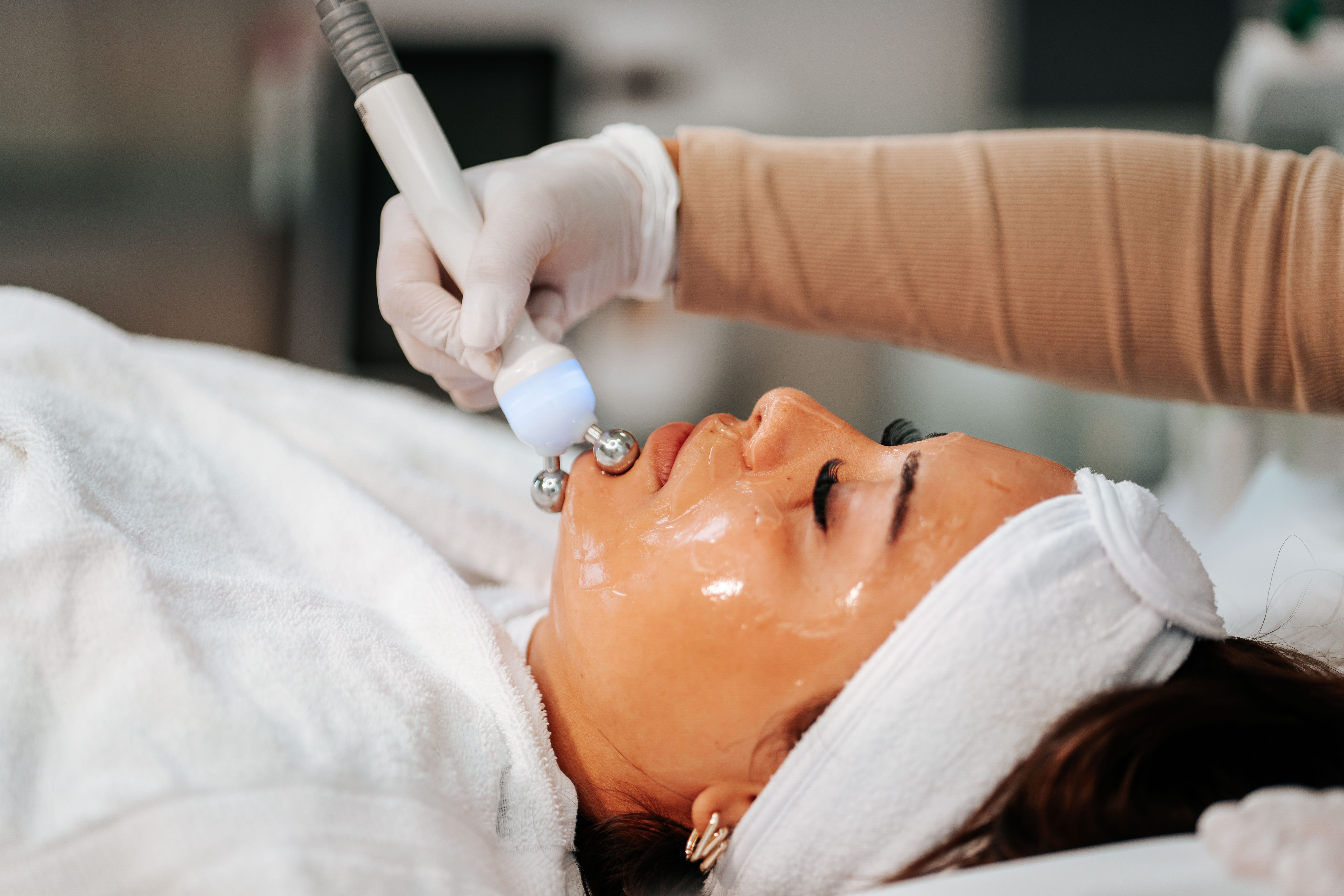 Dynamic picture of a cyclist riding downhill