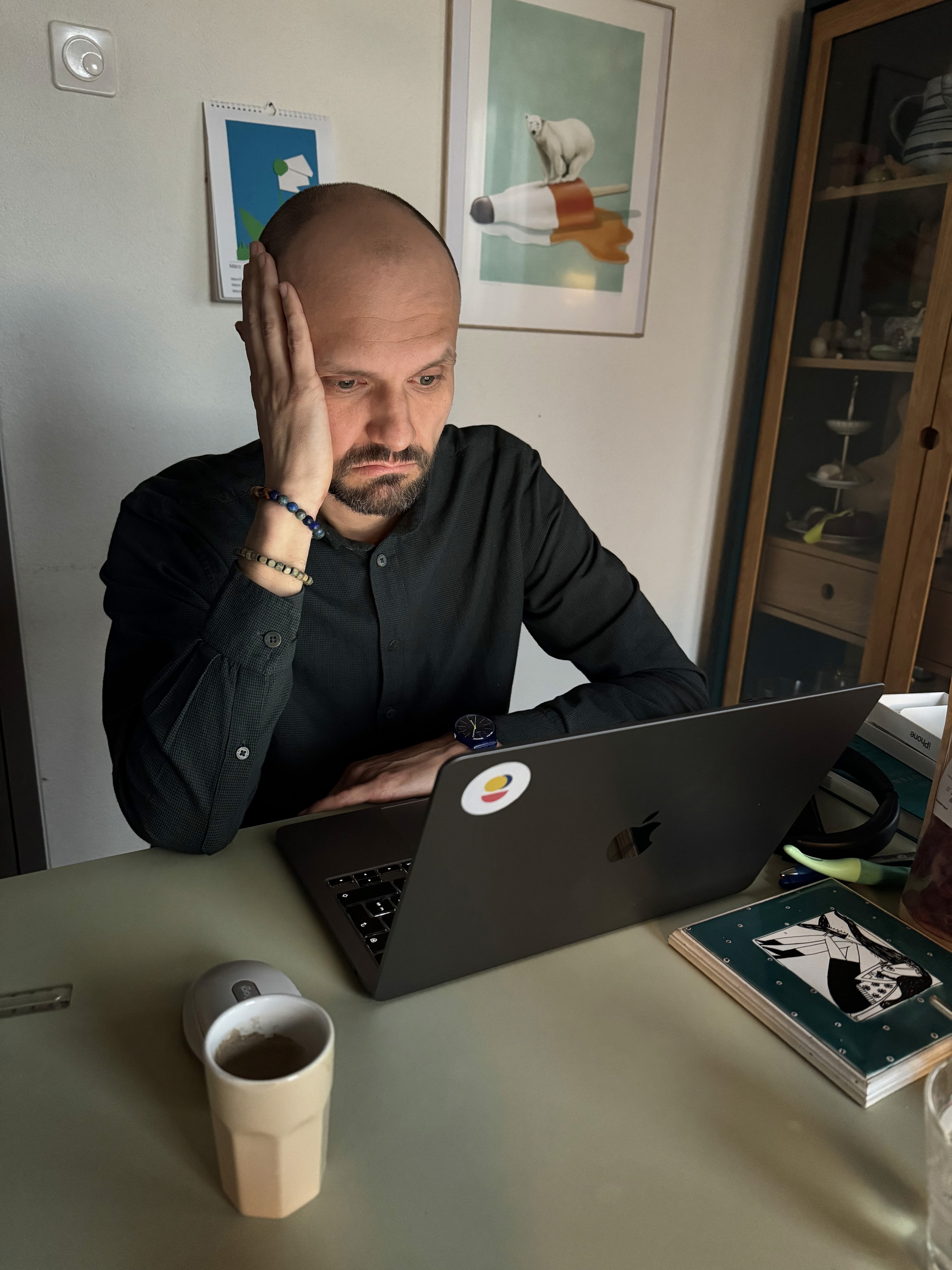 Concetrated triathlete grayscale